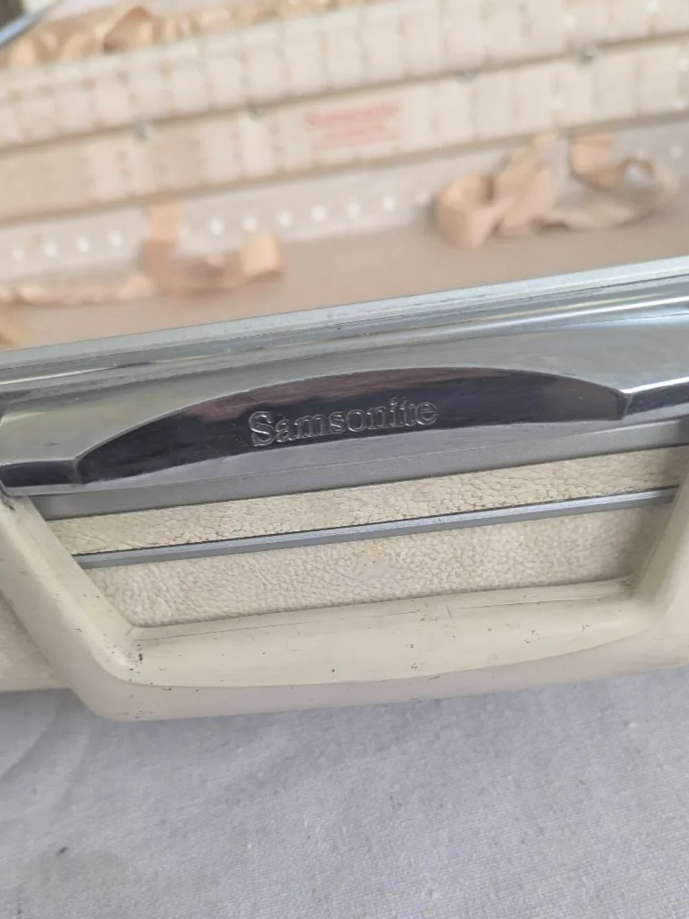 Vintage Samsonite Silhouette White Hardshell Suitcase